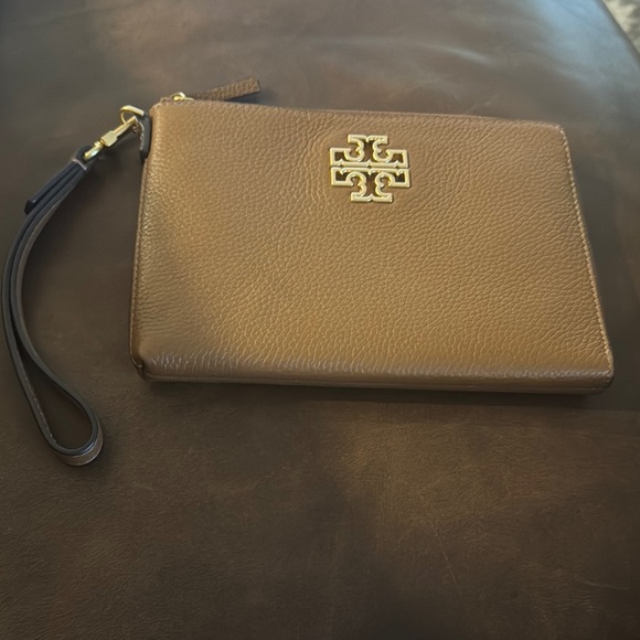 NWOT Authentic Tory Burch Tan Leather  Wristlet interior pockets removable strap - Picture 1 of 12